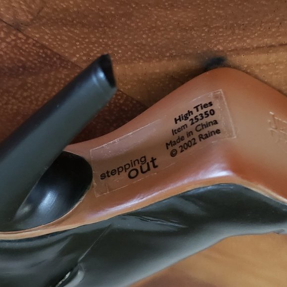 Just the Right Shoe, High Ties, 25350, 2002 - Picture 7 of 8